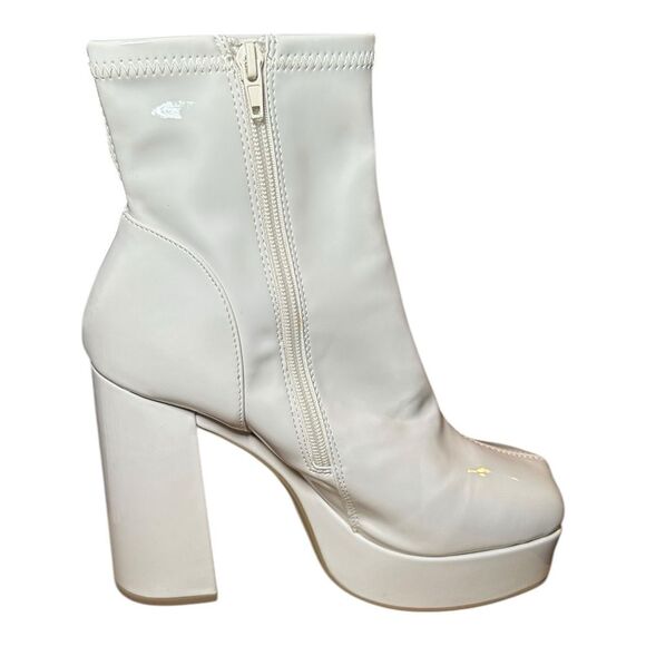 STEVE MADDEN size 10 BIANCA BONE PATENT PLATFORM ANKLE BOOTS. Zipper on side. - Picture 7 of 8